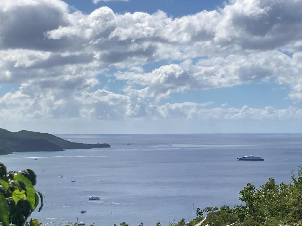 a view of a large body of water at Résidence cabré in Bouillante