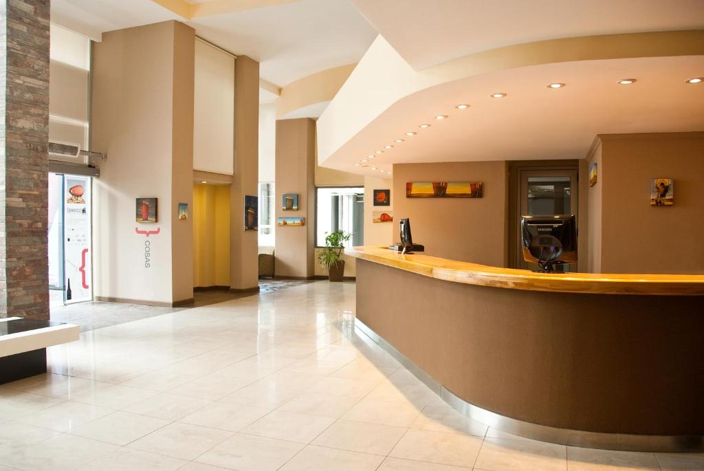 Móttaka eða anddyri á Hotel Piren
