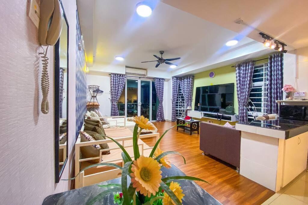 Dapur atau dapur kecil di Nizar Apartment D’Perdana