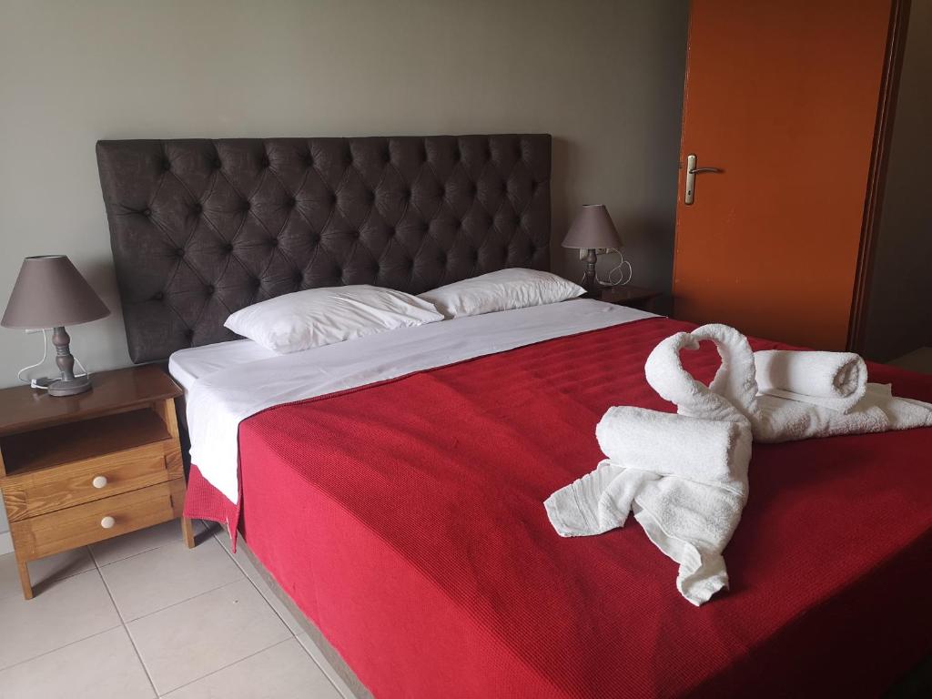 Posteľ alebo postele v izbe v ubytovaní Ionion Apartments & Studios