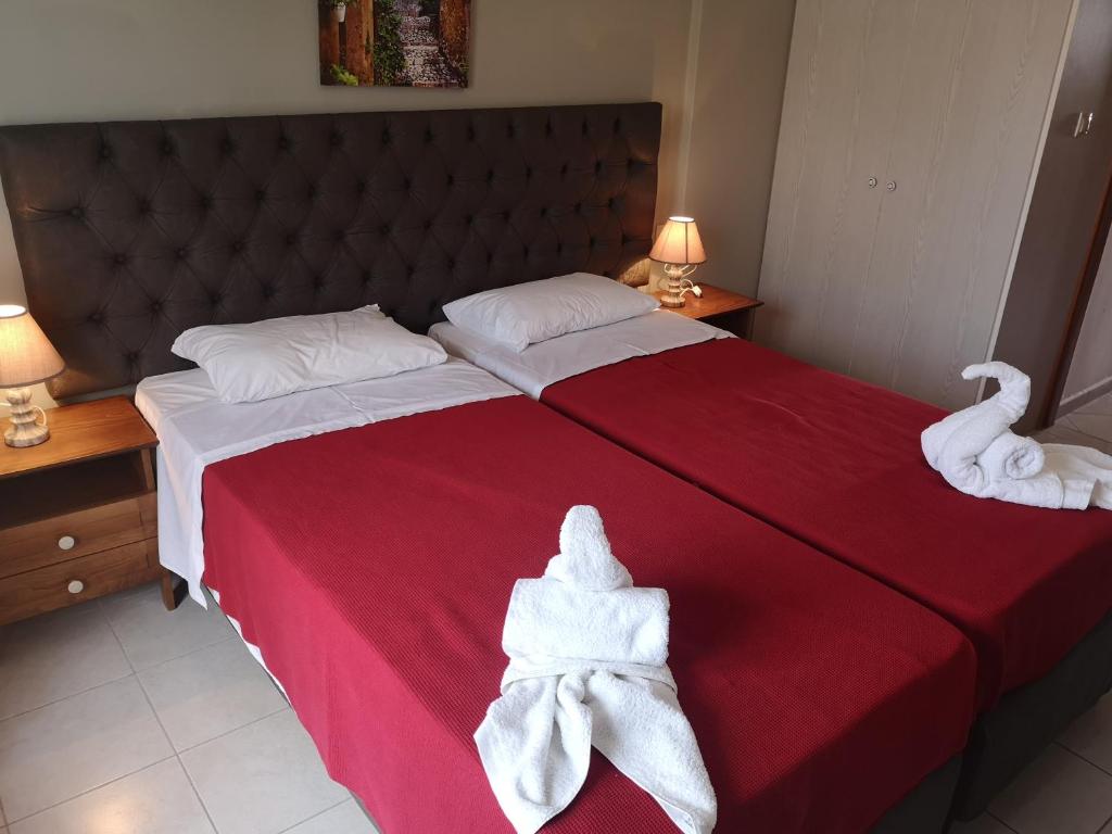 Posteľ alebo postele v izbe v ubytovaní Ionion Apartments & Studios