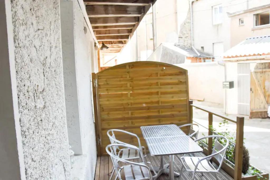Gîte urbain ancienne écurie au centre ville et PARKING - Appartement D'une Chambre