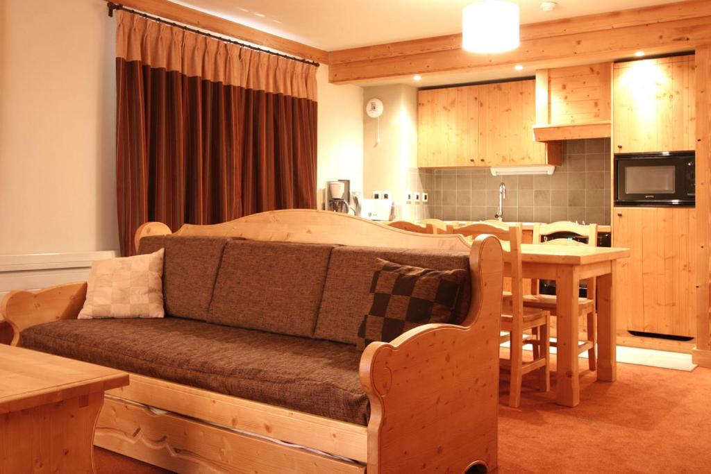 Kuchyň nebo kuchyňský kout v ubytování Vacancéole - Résidence l'Alba