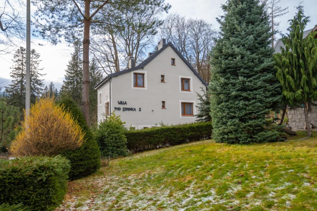 Vonkajšia záhrada v ubytovaní Willa pod Szrenicą 2