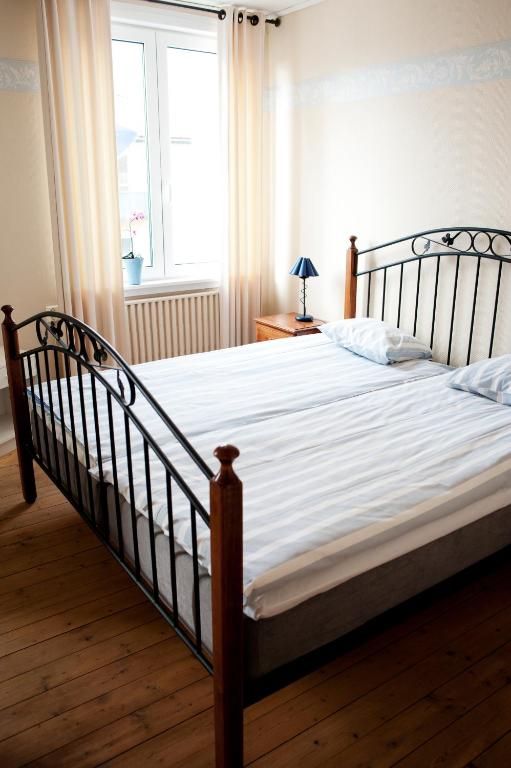 Postel nebo postele na pokoji v ubytování Reftele Wardshus