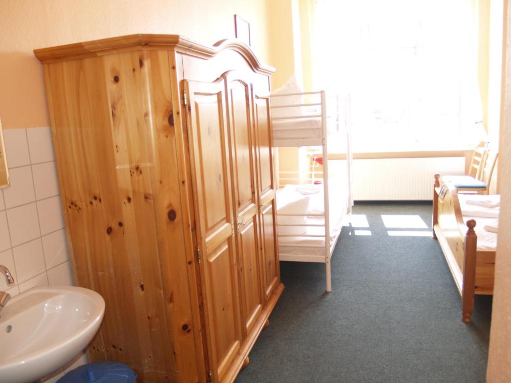 Postel nebo postele na pokoji v ubytování Happy Go Lucky Hotel + Hostel