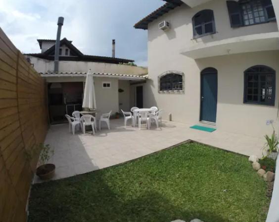 Casa a 100 m da areia da praia no Campeche.