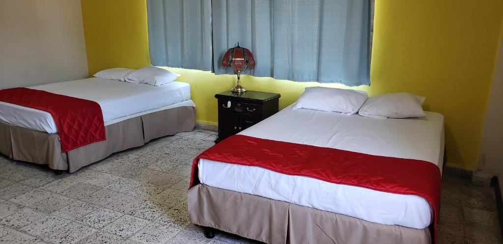 Postel nebo postele na pokoji v ubytování Hotel El Dorado