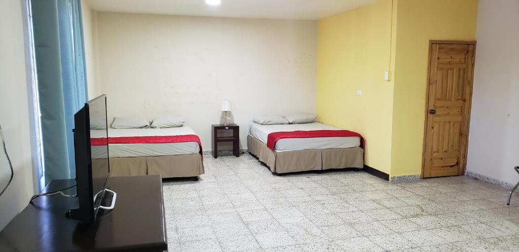 Postel nebo postele na pokoji v ubytování Hotel El Dorado