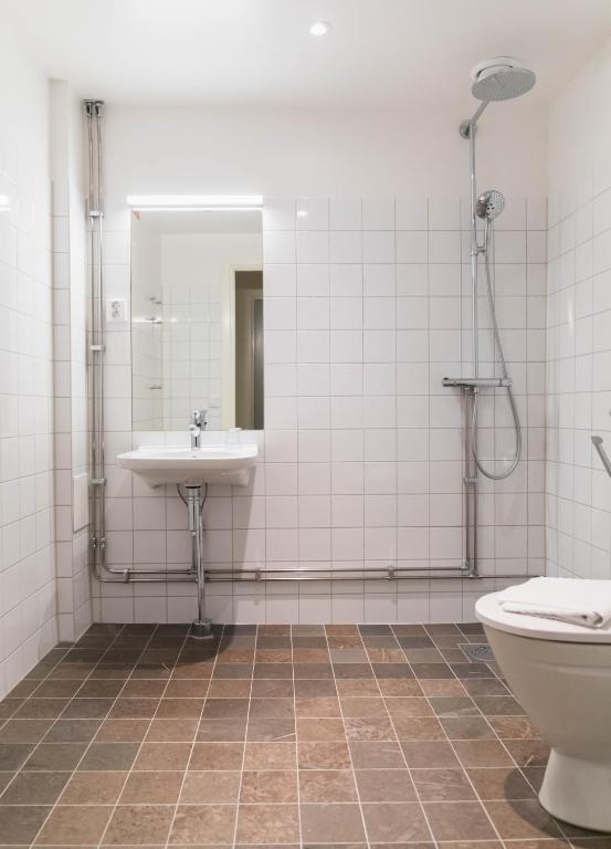 Koupelna v ubytování STF Stockholm Skeppsholmen Vandrarhem