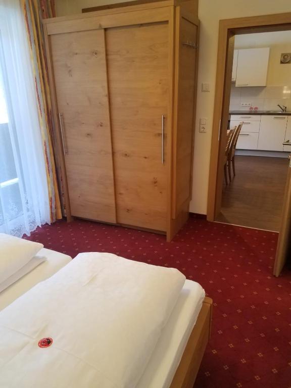 Postel nebo postele na pokoji v ubytování Aparthotel Hohe Brücke