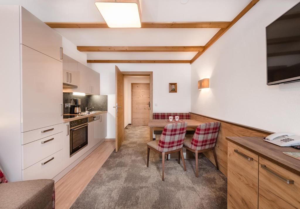 Kuchyň nebo kuchyňský kout v ubytování Apartments & Garni Alpenrose