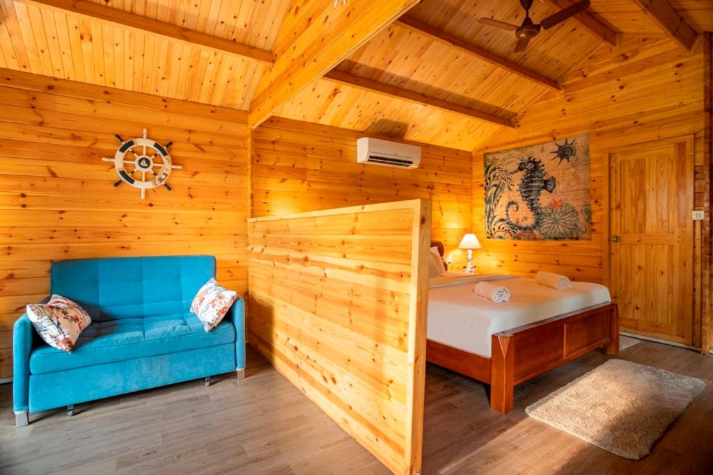 Postel nebo postele na pokoji v ubytování Montego Bay Beach Village - Morjim