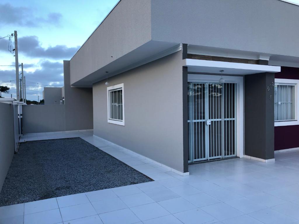 Ótima casa de praia em pontal do Paraná - Twee Slaapkamers Huis