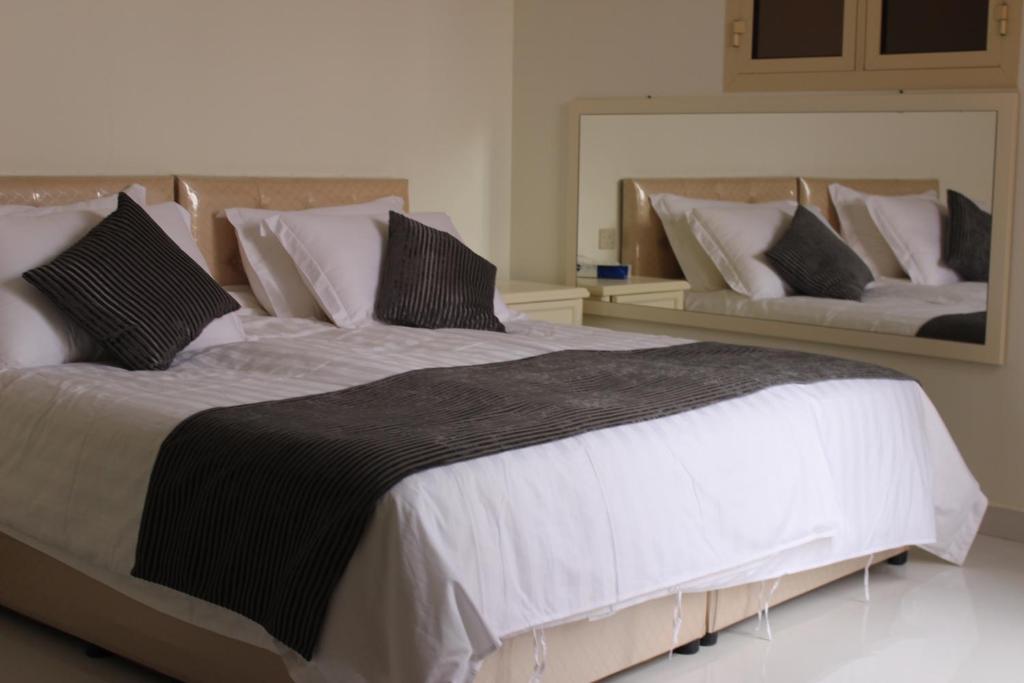 En eller flere senge i et værelse på بيت السليمي التراثي