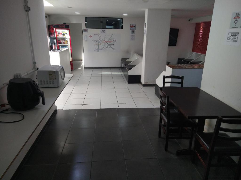  State Hostel - Em frente ao Metrô