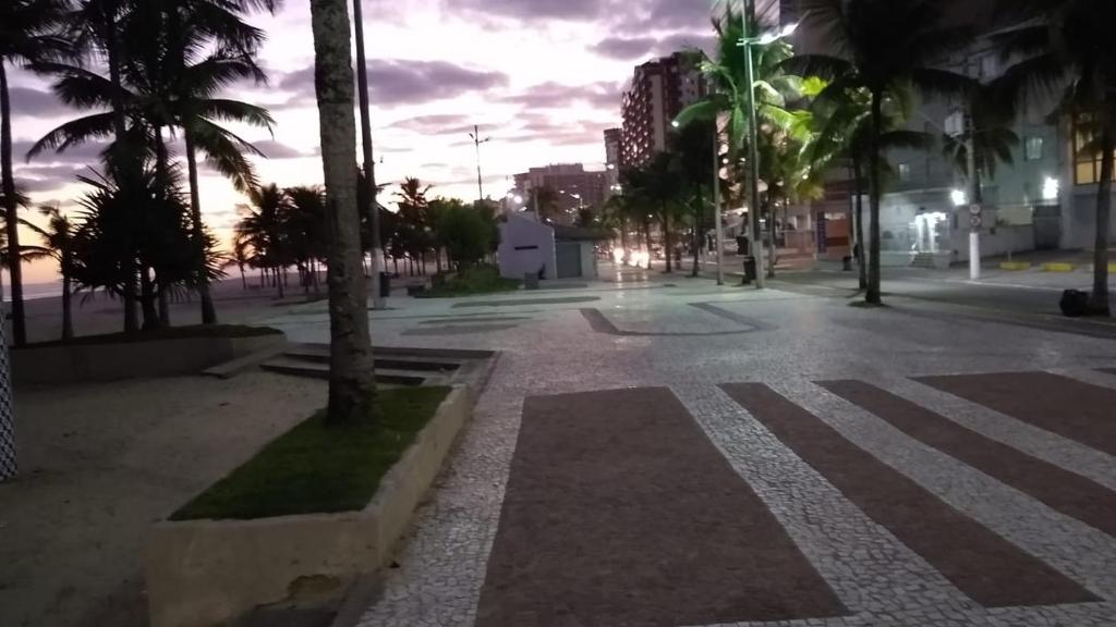  LINDO APARTAMENTO Guilhermina - EDIFICIO FRENTE PARA O MAR