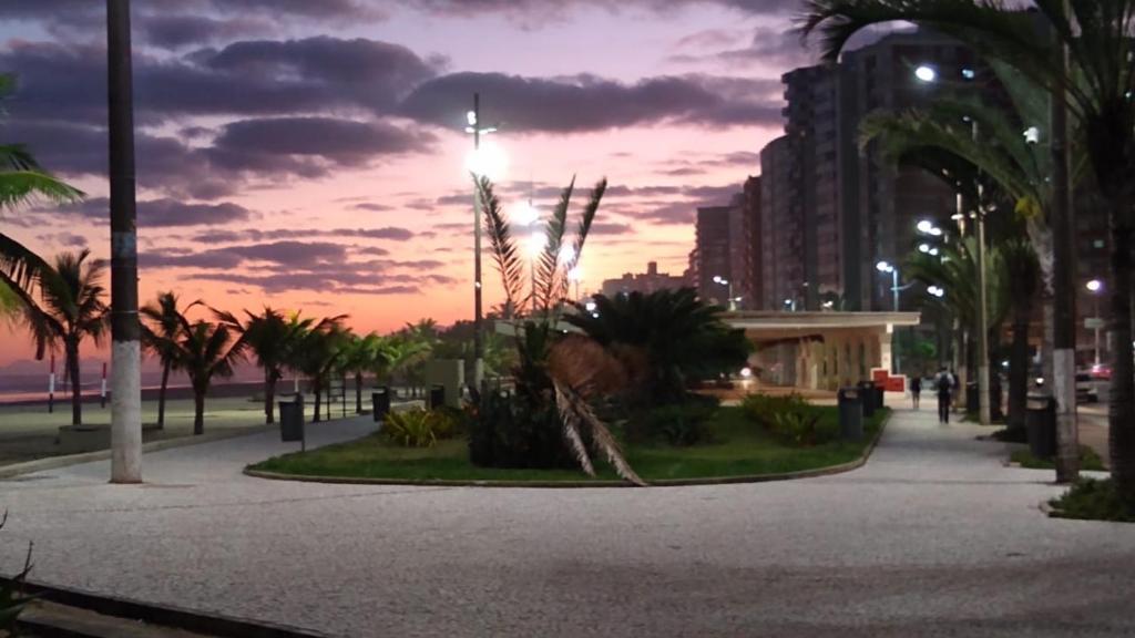  LINDO APARTAMENTO Guilhermina - EDIFICIO FRENTE PARA O MAR