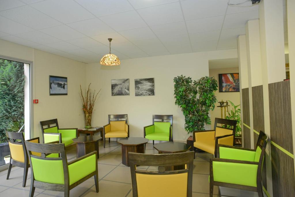 Posezení v ubytování Hôtel Cositel, CIT'HOTEL Coutances