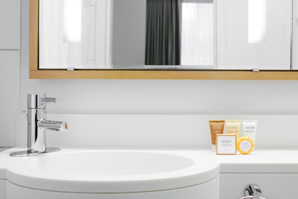 Club Quarters Hotel Rittenhouse Square, Philadelphia - Standard King Room