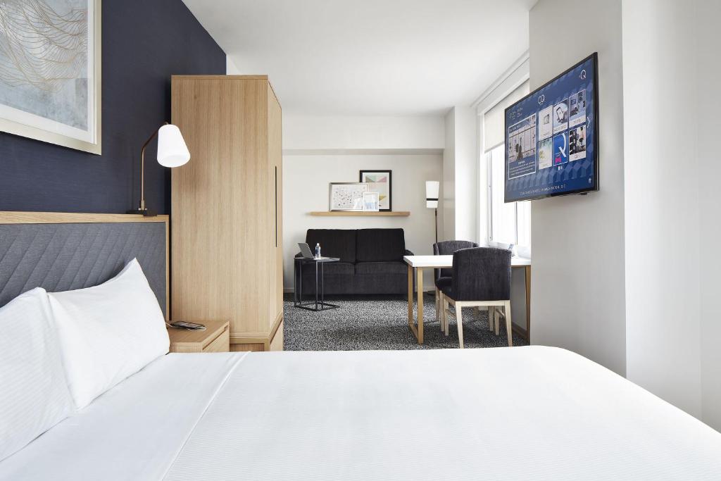 Club Quarters Hotel White House, Washington DC - One Bedroom Suite With Kitchenette