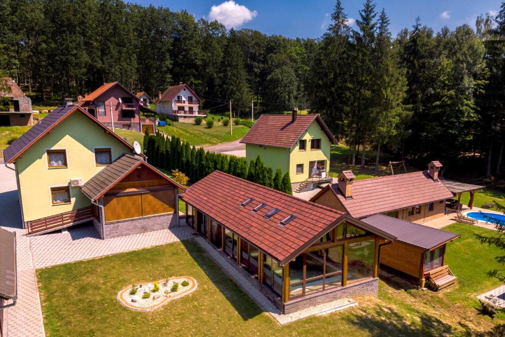 an overhead view of a house with a backyard at Vila Maja in Brestovac