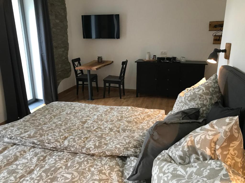 TV a/nebo společenská místnost v ubytování Gästehaus Lausnitz Zimmer