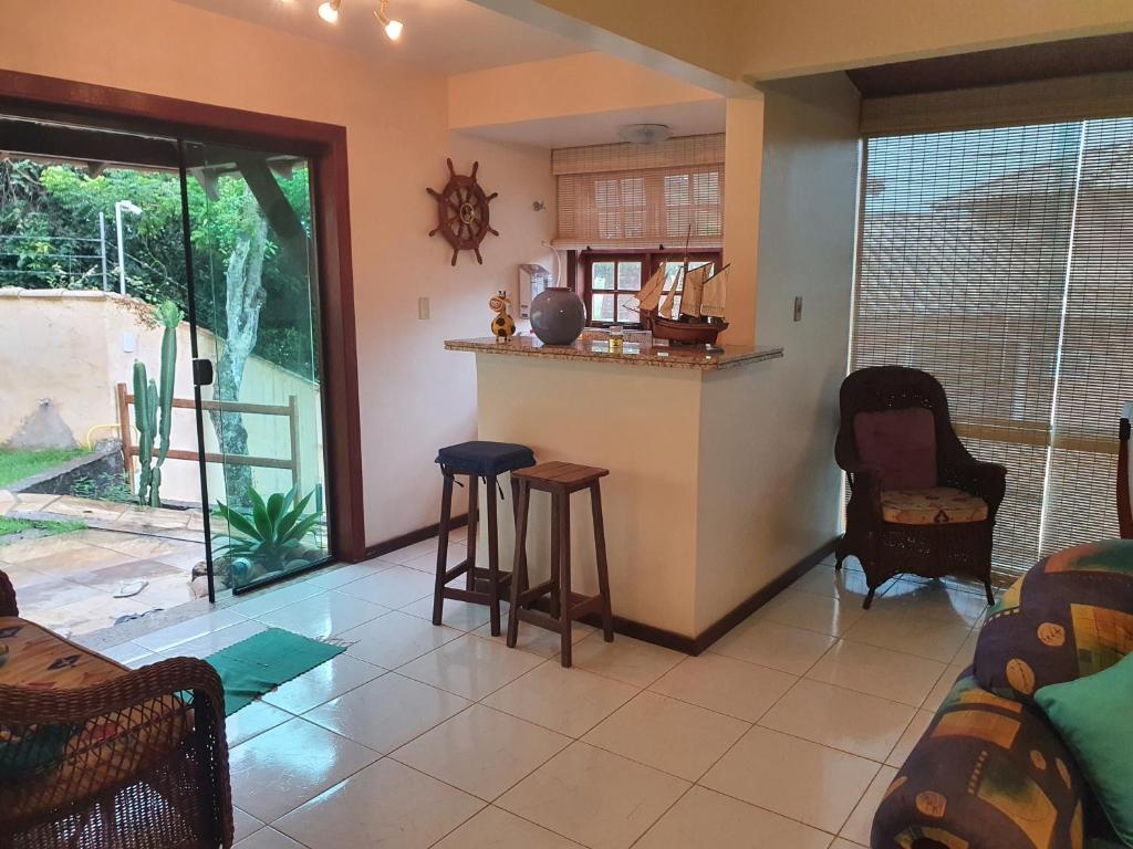  CASA COM 4 QUARTO EM BUZIOS - 2 SUITES - Perto de Tudo