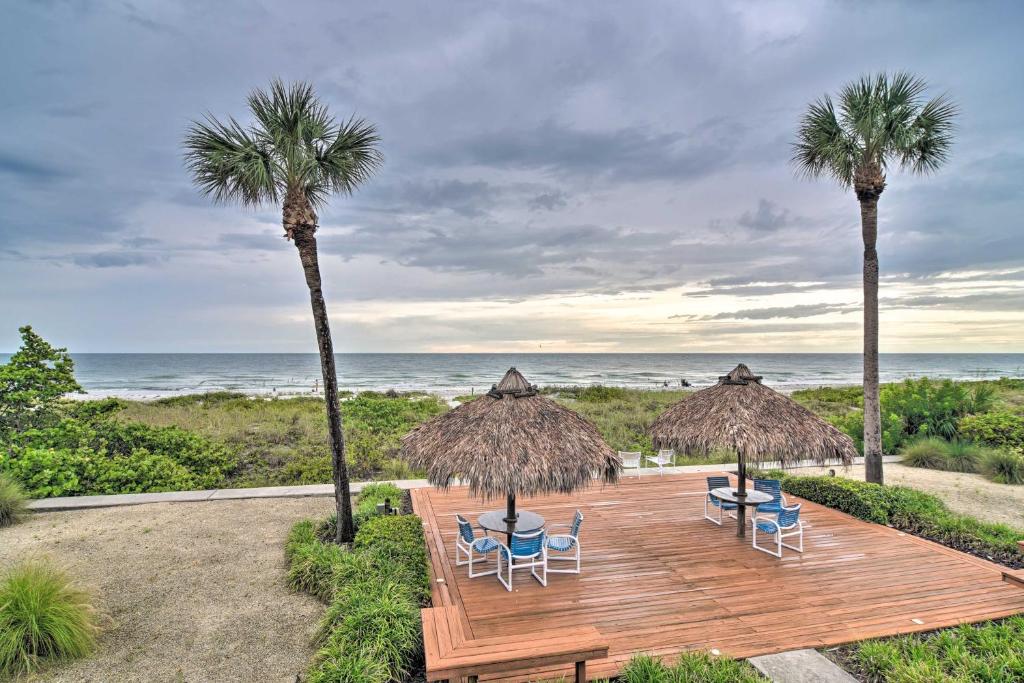 Oceanfront Condo with Balcony and Beach Access!, Clearwater Beach