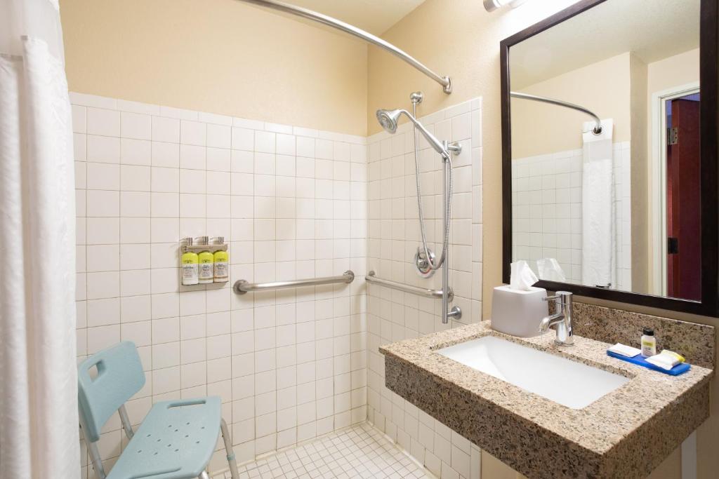Holiday Inn Express Hotel & Suites Littleton by IHG photo