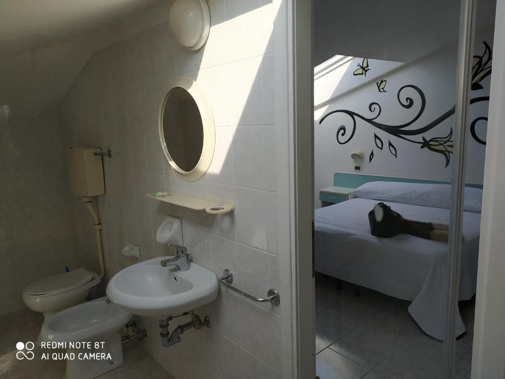 Koupelna v ubytování Kristalex Pet Family Hotel
