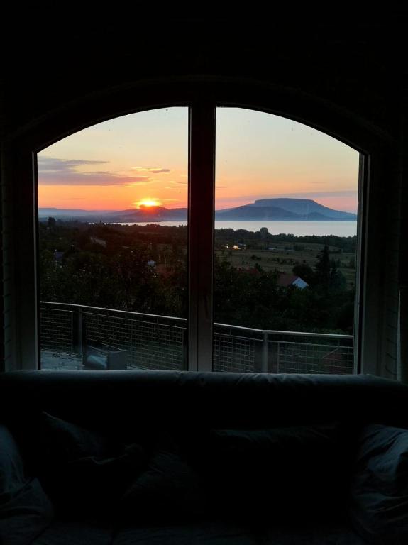 Zdjęcie z galerii obiektu Panoráma Balaton w mieście Balatongyörök
