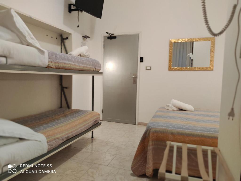 Postel nebo postele na pokoji v ubytování Kristalex Pet Family Hotel