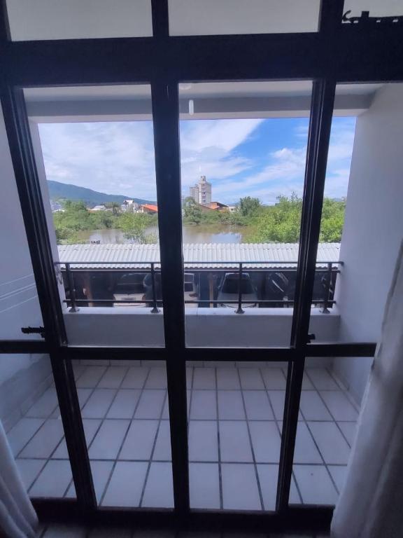  Apartamento frente mar na praia de Perequê