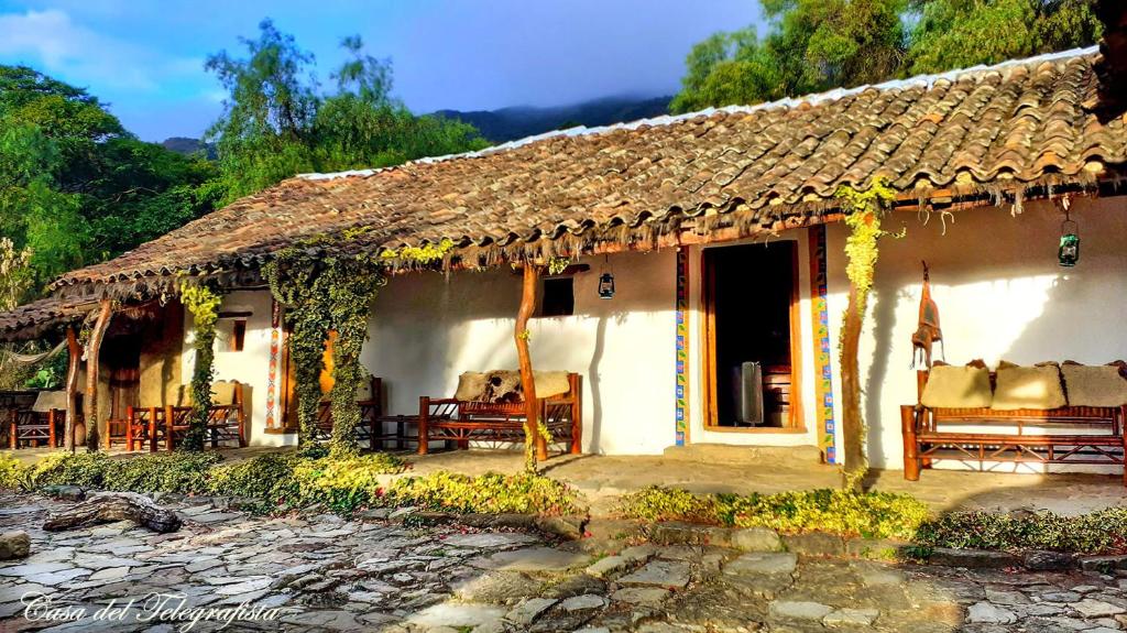 a small white house with a thatched roof at Casa del Telegrafista in La Higuera