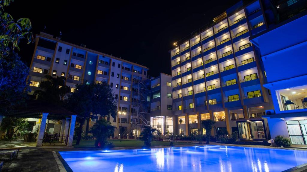 Bazén v ubytování Hotel Siddhartha, Nepalgunj nebo v jeho okolí