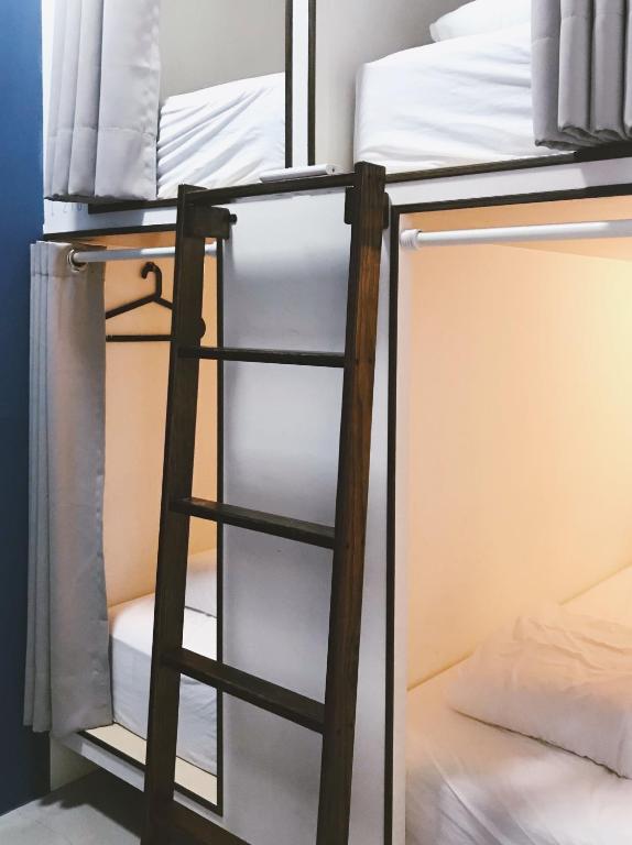 Postel nebo postele na pokoji v ubytování PlainStay Hostel