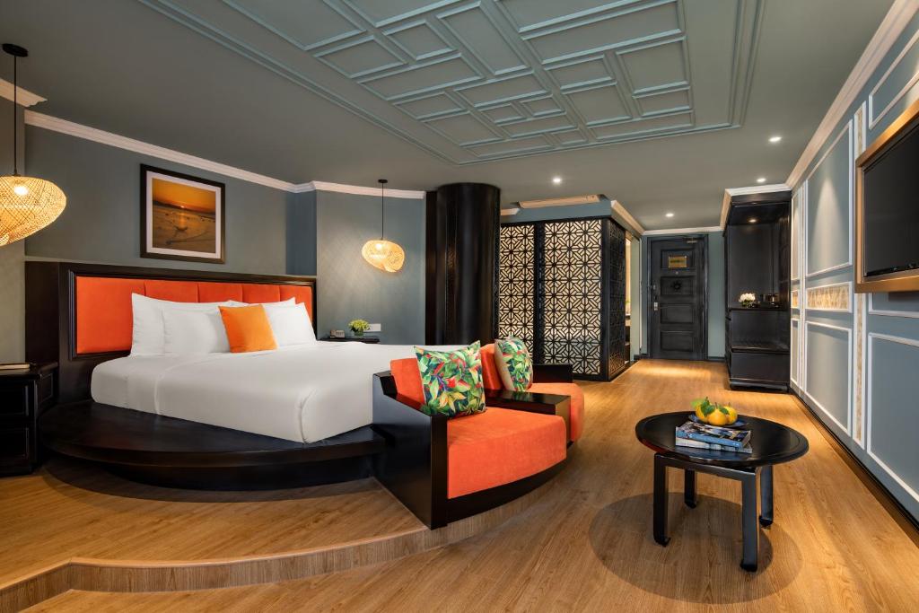 Postel nebo postele na pokoji v ubytování Bel Marina Hoi An Resort