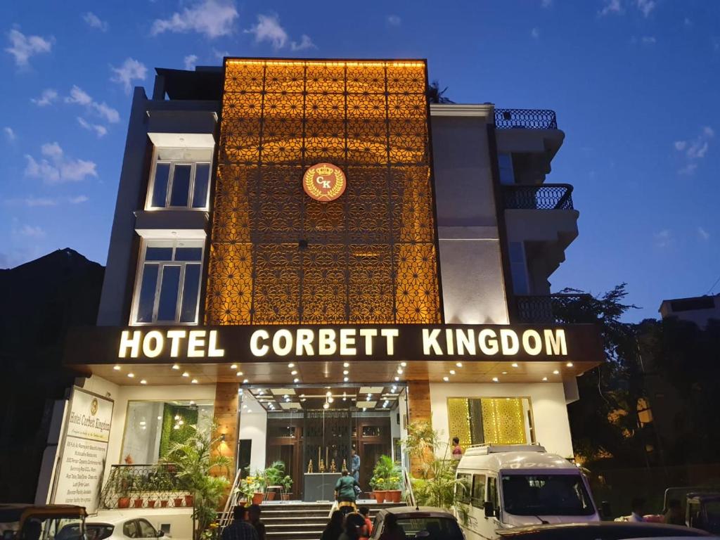 a hotel coefficient kingdom with a clock on a building at Hotel Corbett Kingdom in Rāmnagar