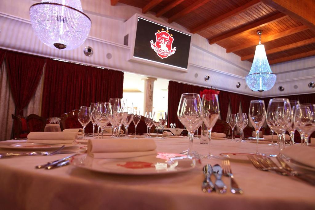 Restoran või mõni muu söögikoht majutusasutuses Hotel Borgo Don Chisciotte