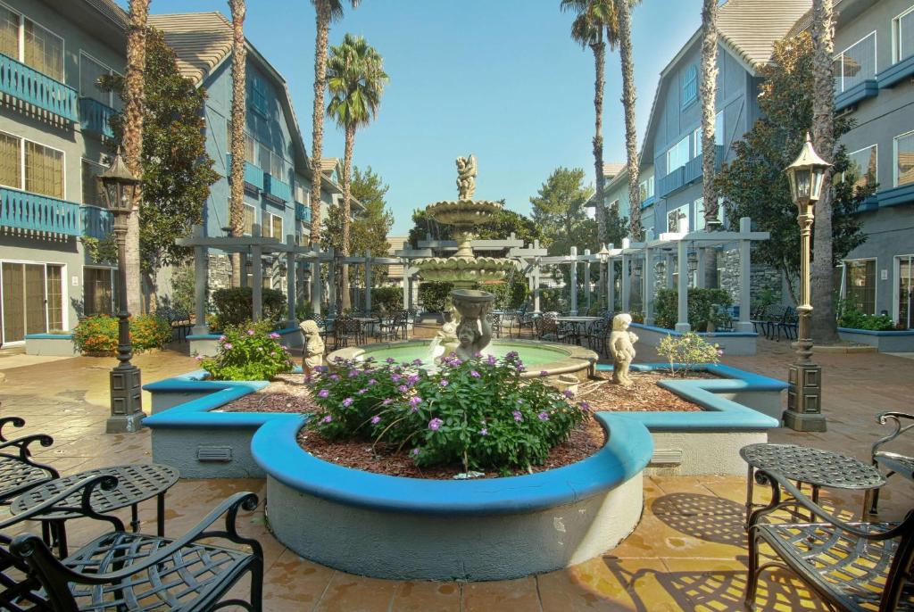 Azure Hotel&Suites Ontario Trademark Collection by Wyndham photo