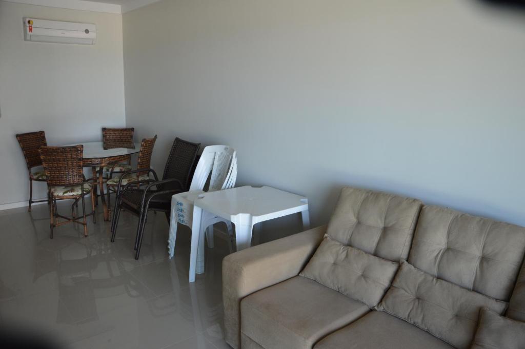  Belíssimo apto 2 suítes com vista para o mar