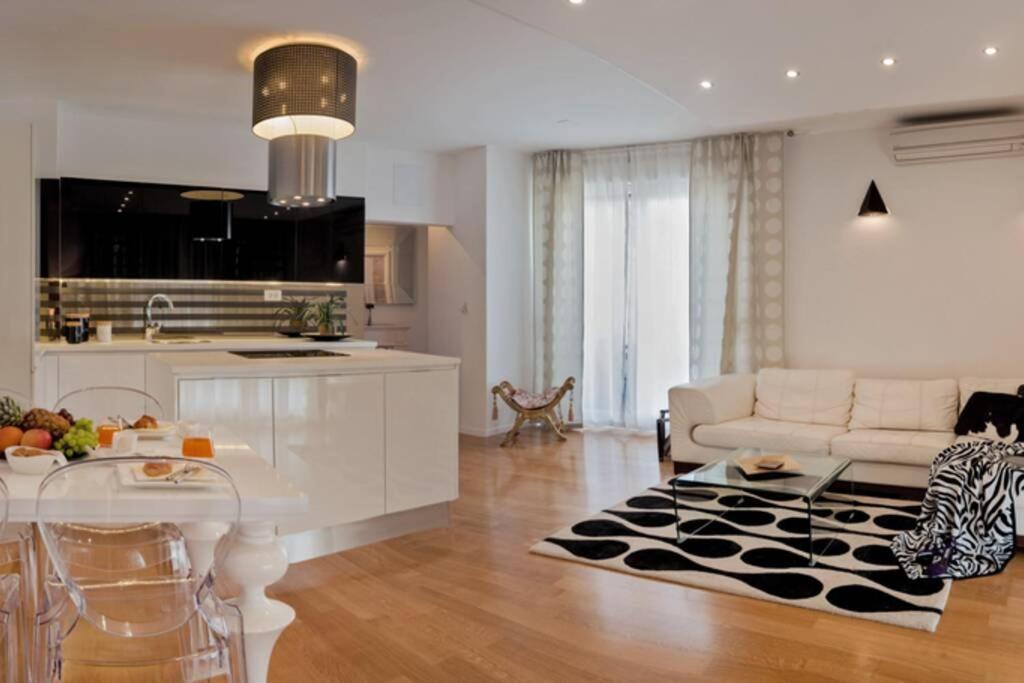 Kuchyň nebo kuchyňský kout v ubytování Ensidia Luxury Suite