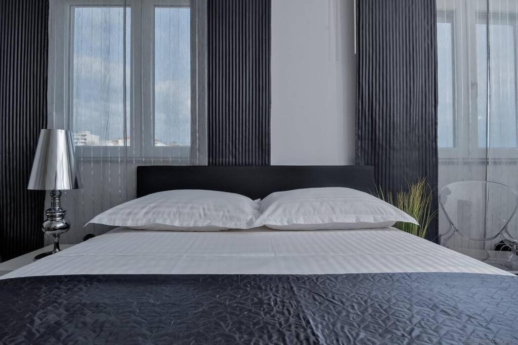 Posteľ alebo postele v izbe v ubytovaní Ensidia Luxury Suite