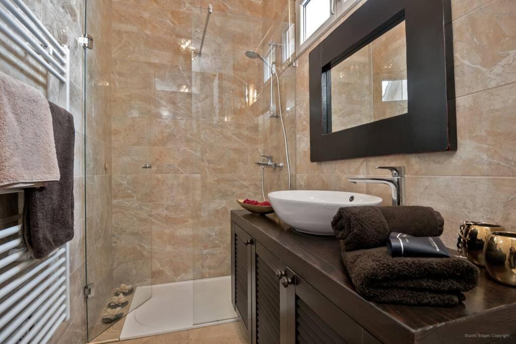 Kúpeľňa v ubytovaní Ensidia Luxury Suite