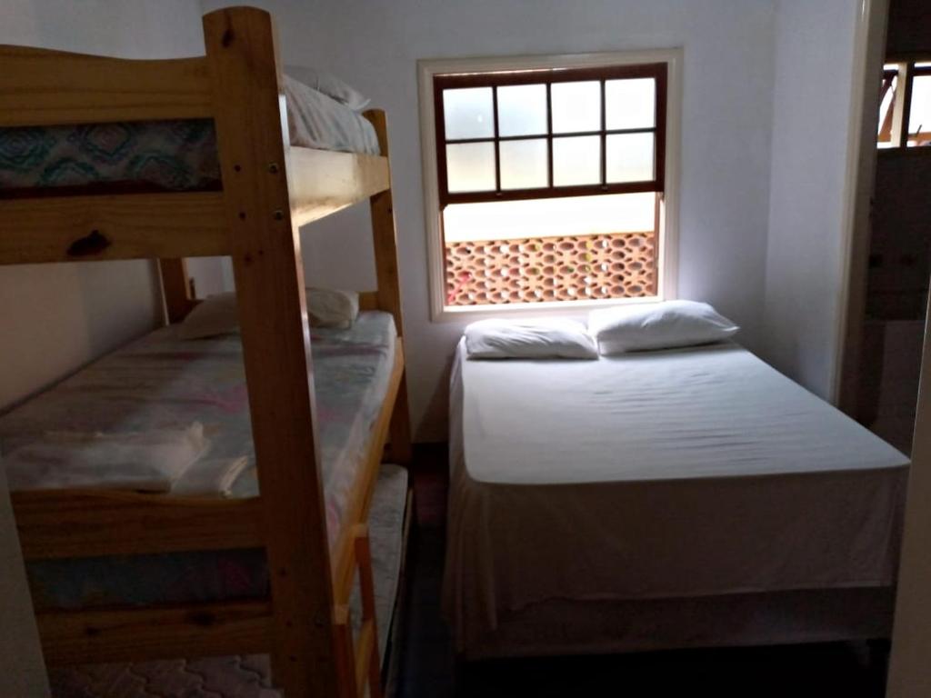  CASA AMPLA E AREJADA. ACEITA PETS. EXCELENTE LOCALIZAÇÃO