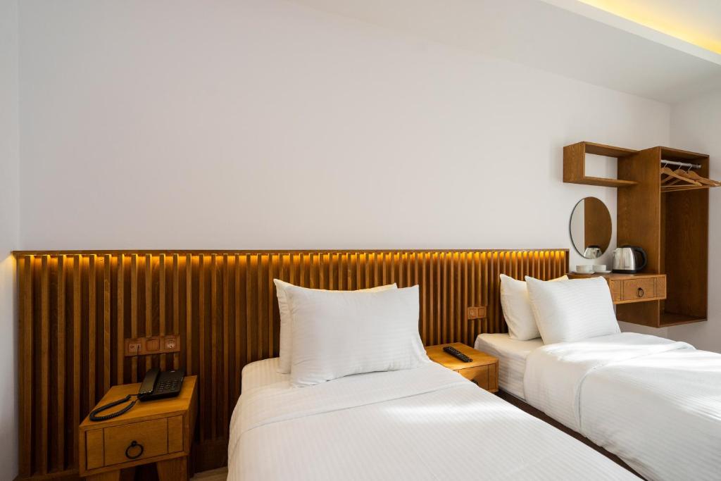 A bed or beds in a room at Castillo Rojo Hotel Istanbul