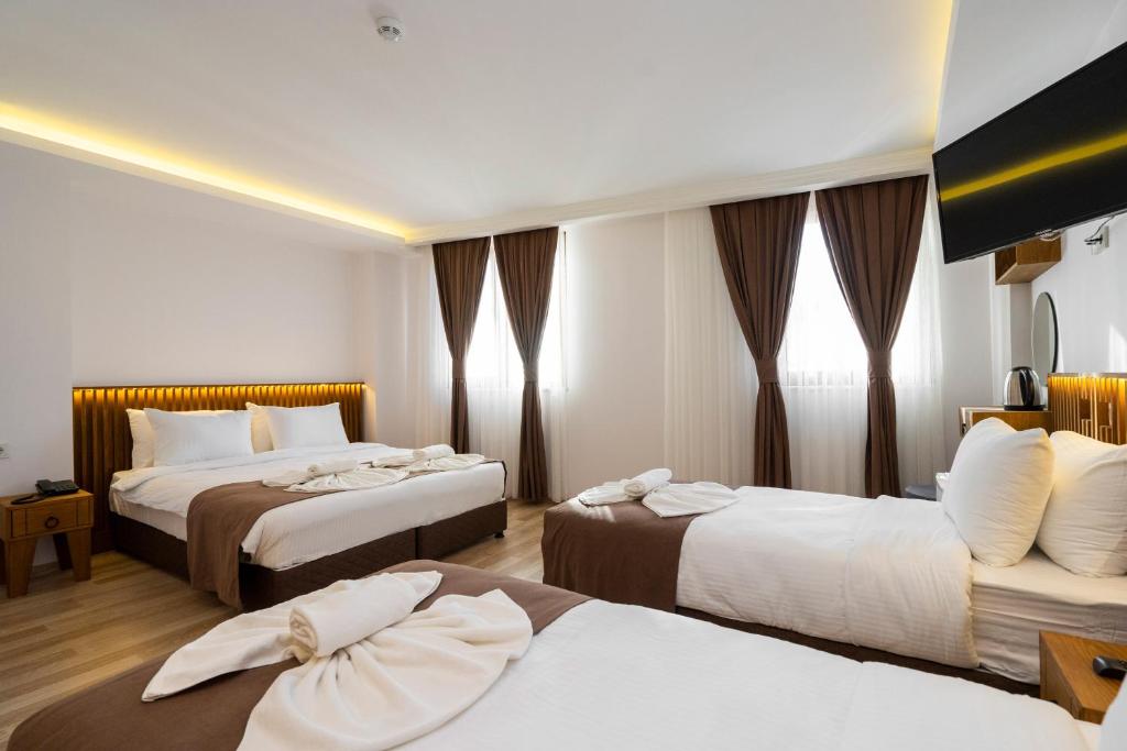 A bed or beds in a room at Castillo Rojo Hotel Istanbul