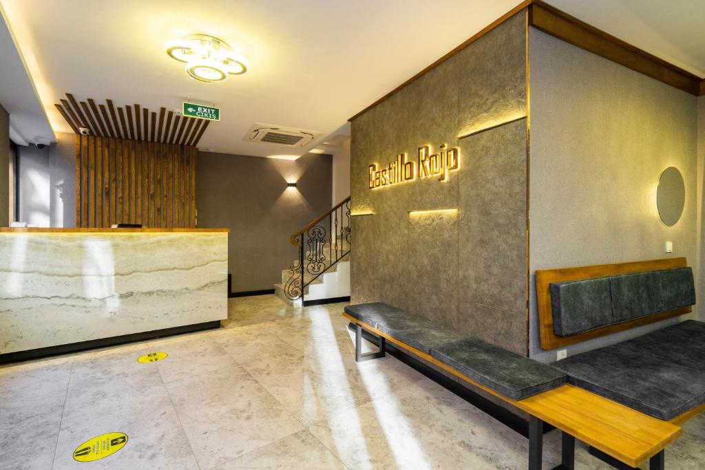 Vestibiulis arba registratūra apgyvendinimo įstaigoje Castillo Rojo Hotel Istanbul