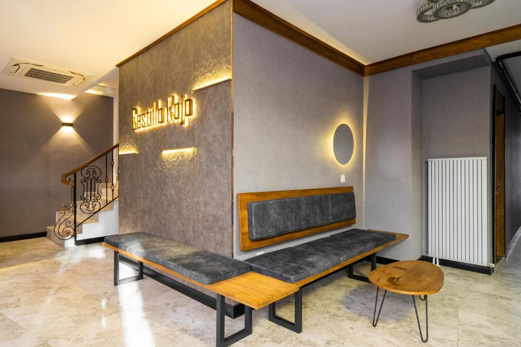A seating area at Castillo Rojo Hotel Istanbul
